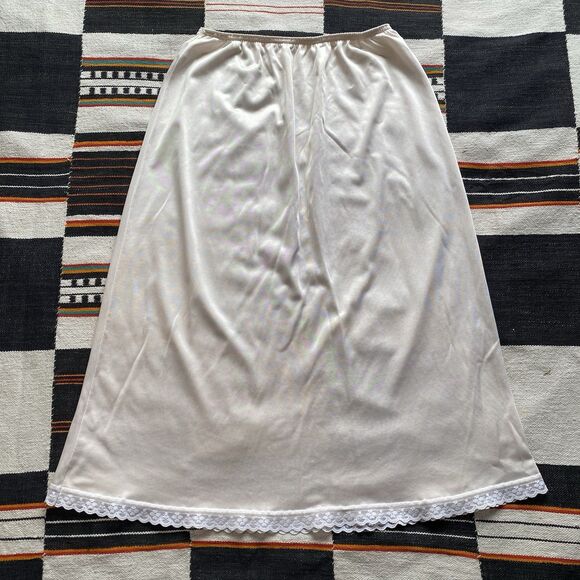Vintage Warner’s Blush Lace Trim Slip Skirt. Medium. USA. Whimsygoth. Boho. - Picture 1 of 10